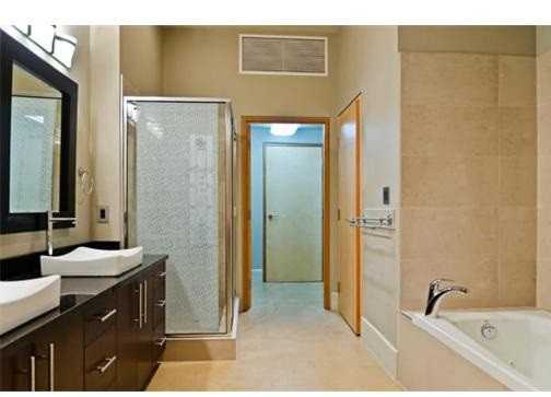 73 24 St E - Photo 3 of 5