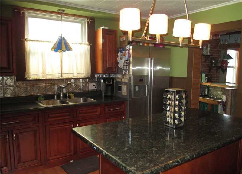 212 Barnard St - Photo 2 of 4