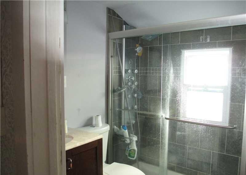 212 Barnard St - Photo 3 of 4