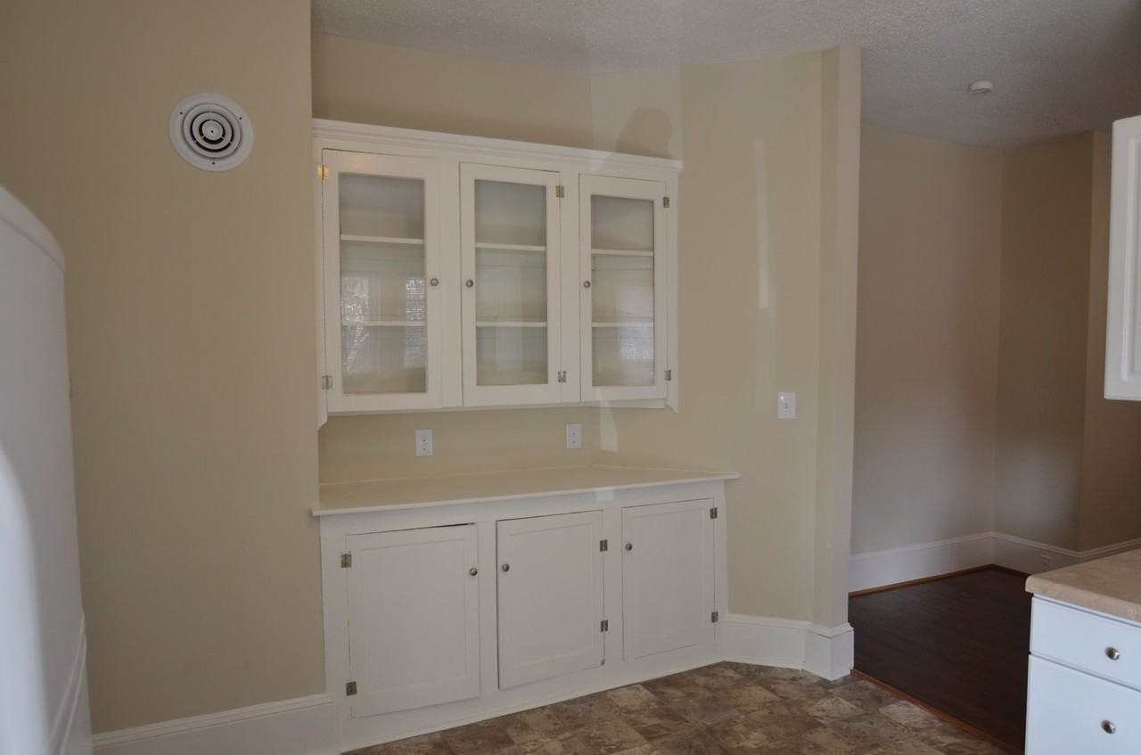 323 Woodvale Pl - Photo 2 of 9