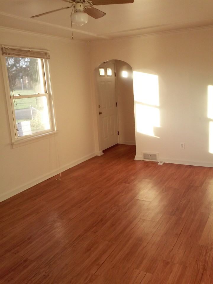 2510 Wood Ave - Photo 2 of 9