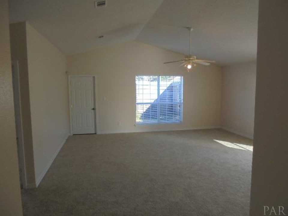 3300 Linger Ct - Photo 3 of 11