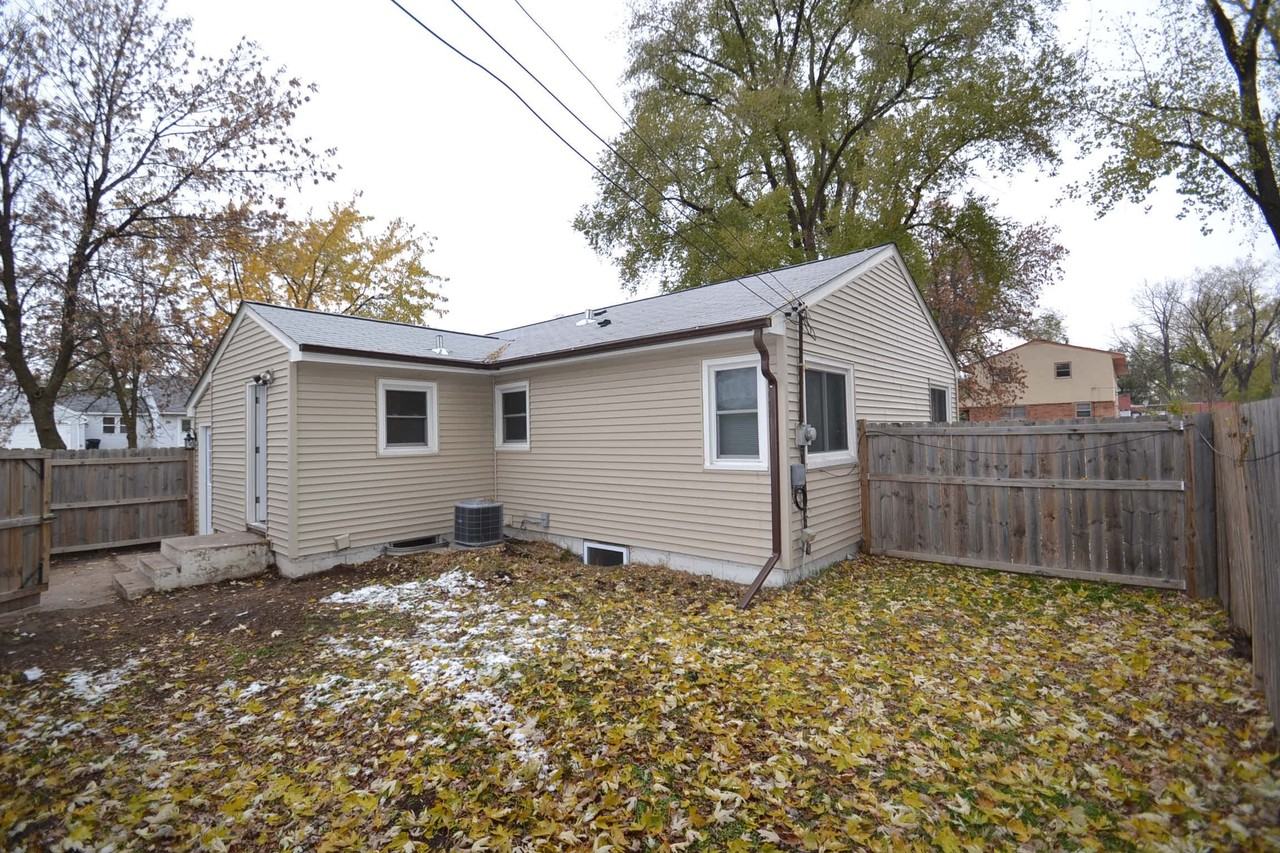 232 58th Ave NE - Photo 3 of 12