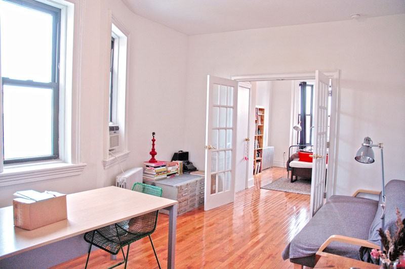 565 Manhattan Ave #4R - Photo 2 of 3