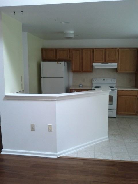 304 Surrey Pl - Photo 3 of 4