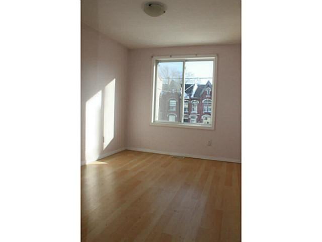 231 Wellington St N - Photo 2 of 2