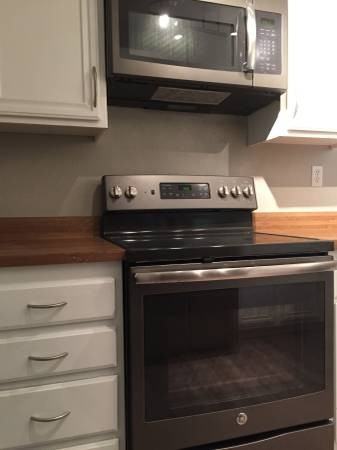 1723 Braddock Ct - Photo 3 of 9