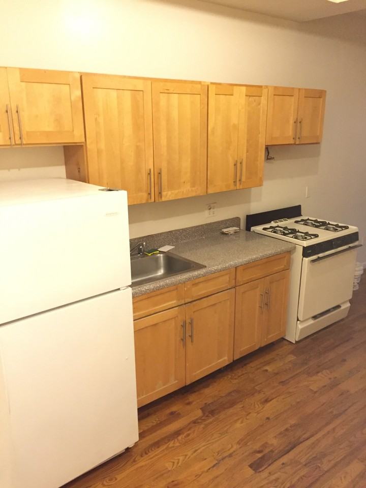 1139 Hancock St - Photo 3 of 5