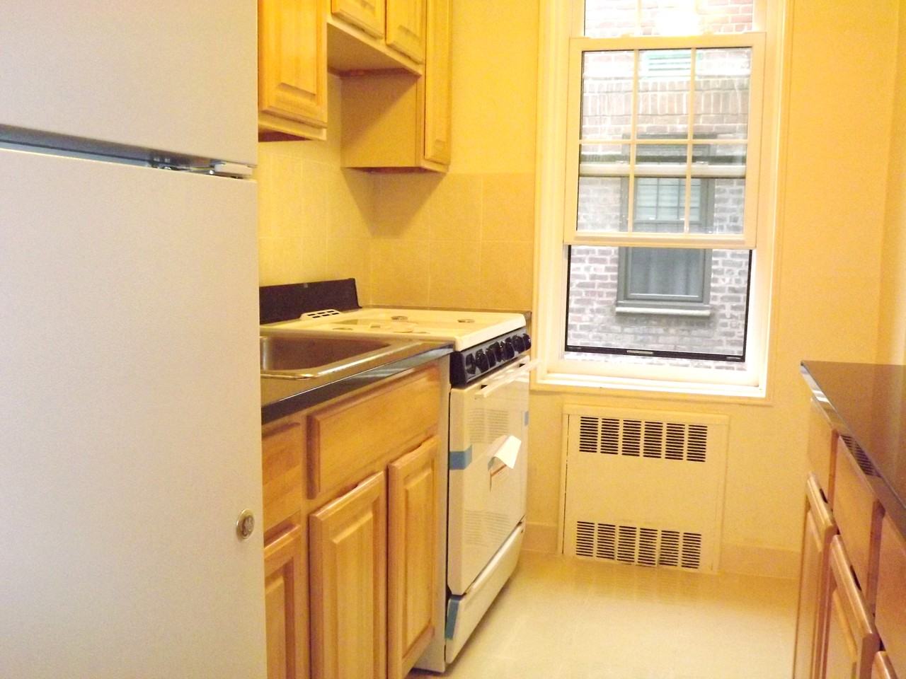 40 52nd St 611 - Photo 2 of 9