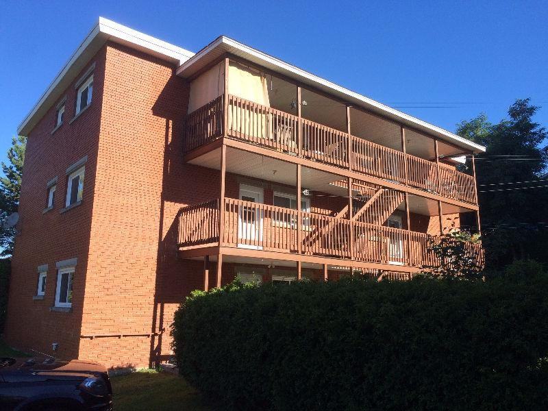 2590 Rue Gadbois #5 - Photo 2 of 9