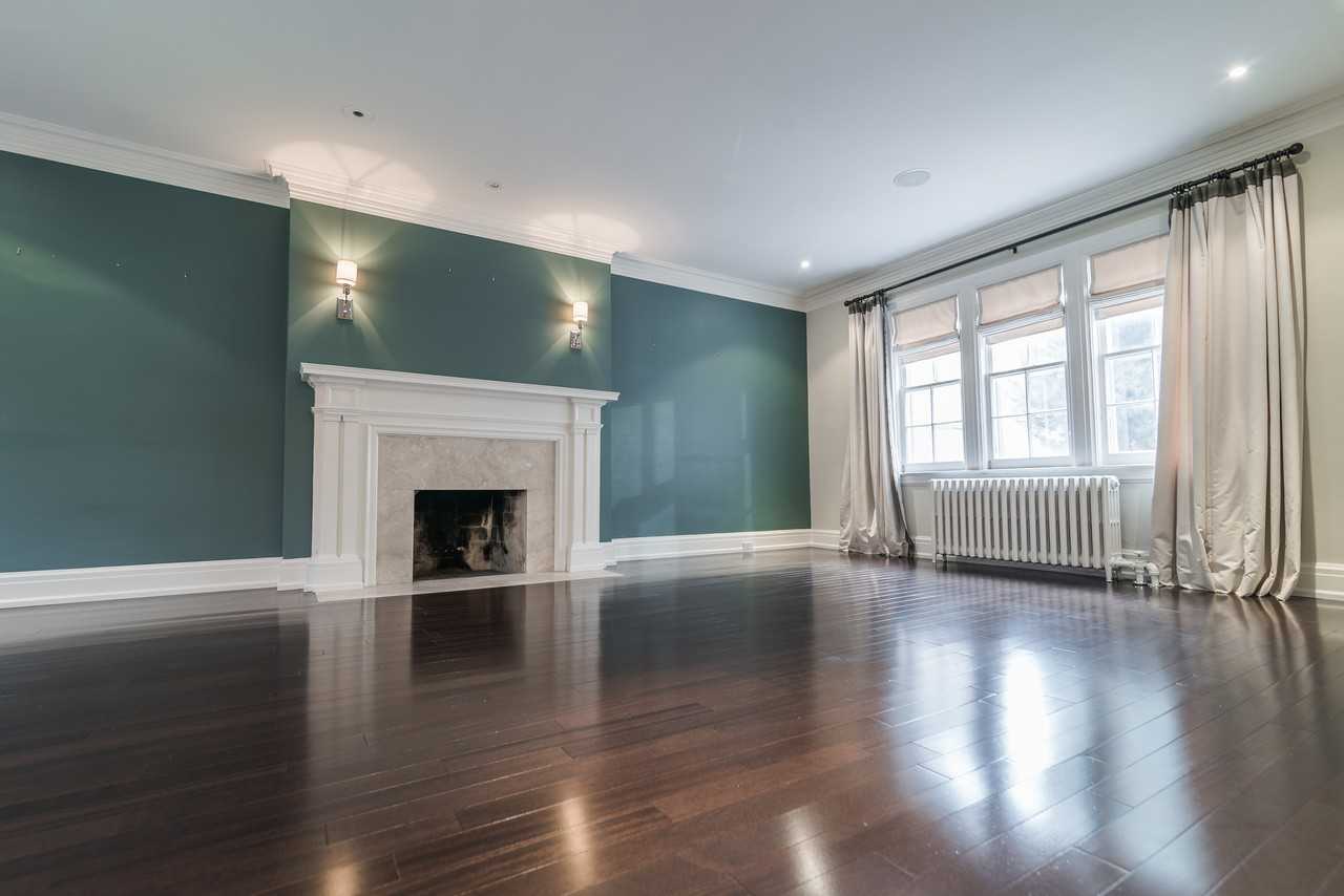 8 Highland Crescent - Photo 3 of 35