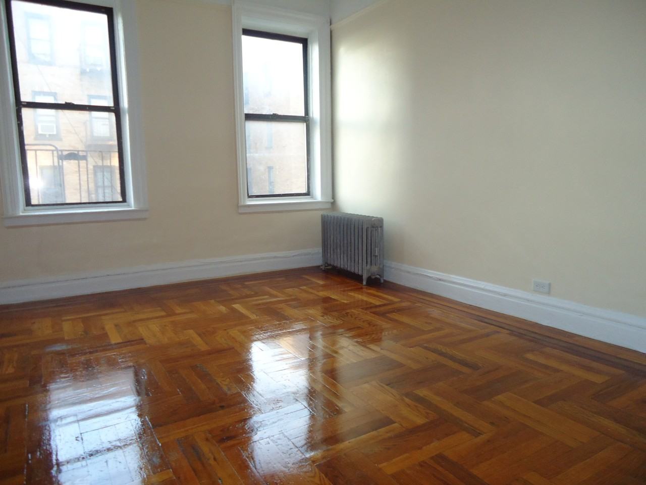 1563 Thieriot Ave - Photo 2 of 4