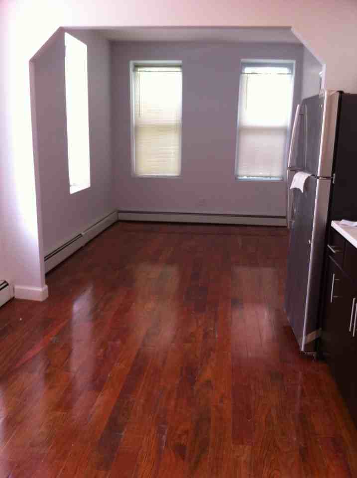 318 W Chauncey St #1 - Photo 3 of 4