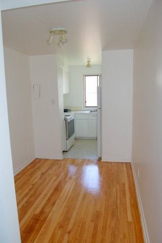 240 Rue Lawrence #218 - Photo 2 of 6