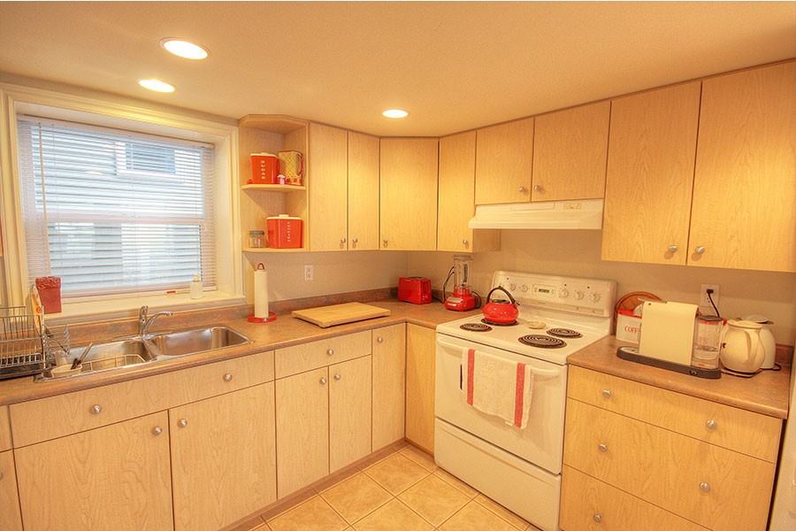 231 29th St E - Photo 3 of 9