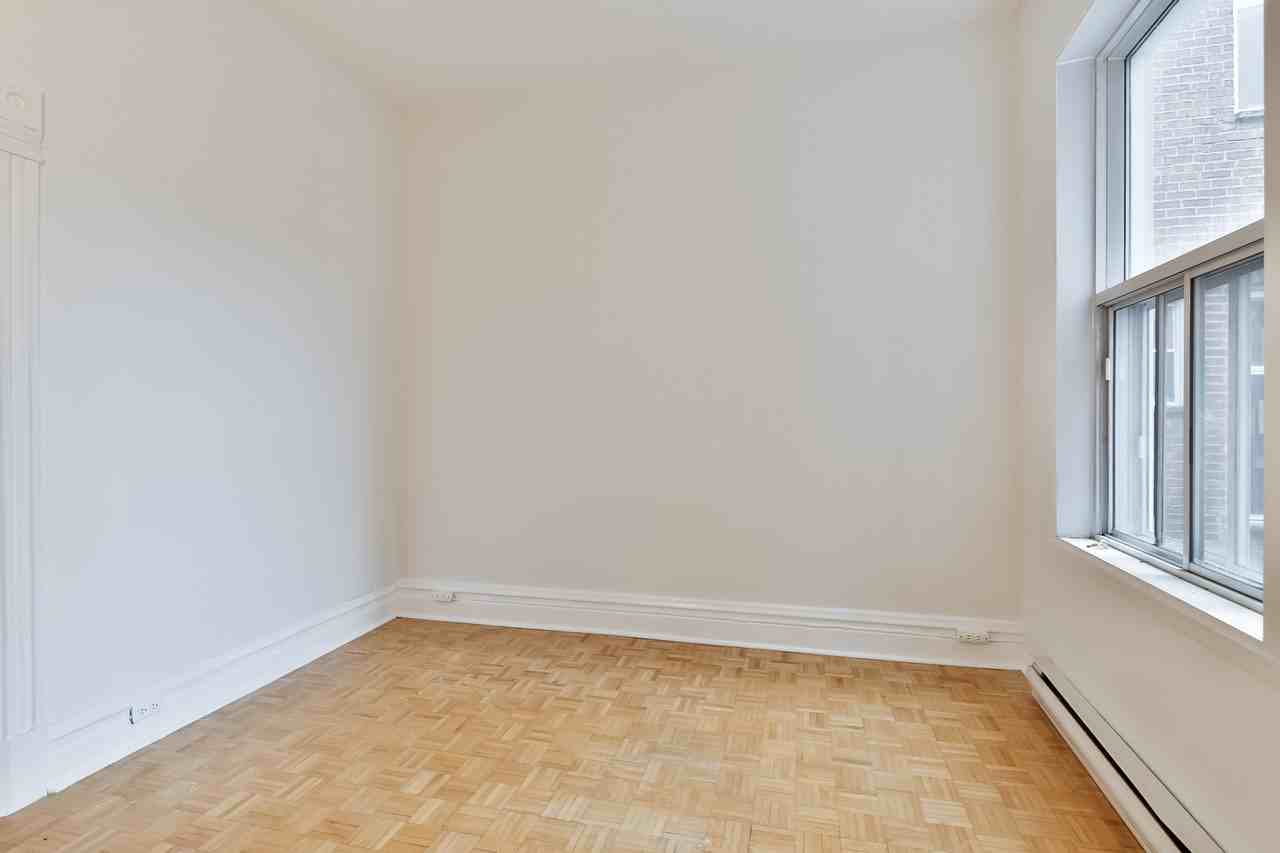 5062 Rue de Mentana - Photo 3 of 10