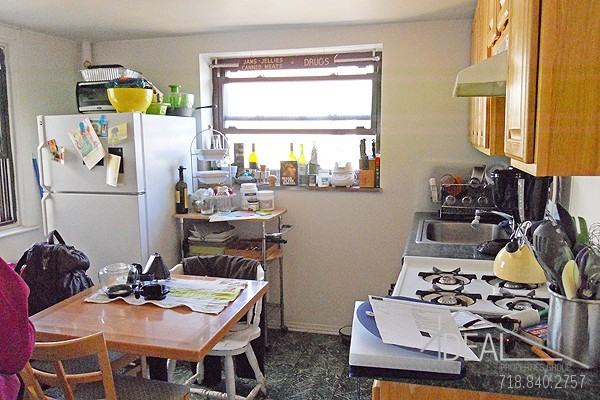 5 Temple Ct 1stFL - Photo 3 of 6