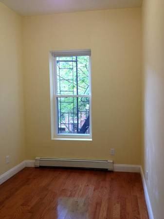 205 Lexington Ave - Photo 2 of 5