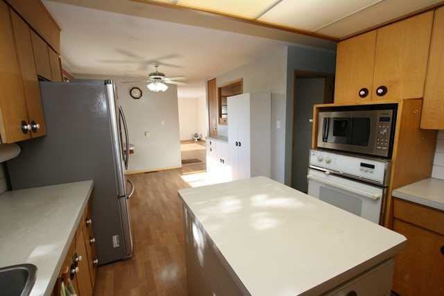 5024 50 St - Photo 3 of 20