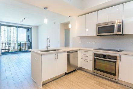 400 W 41st St 3 - Photo 3 of 4