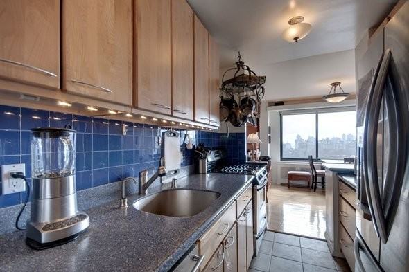 300 W 41st St 4R - Photo 2 of 6