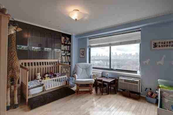 300 W 41st St 4R - Photo 3 of 6