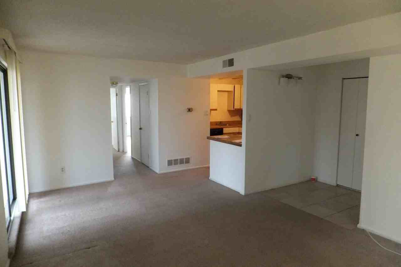 856 Putnam Blvd - Photo 2 of 5