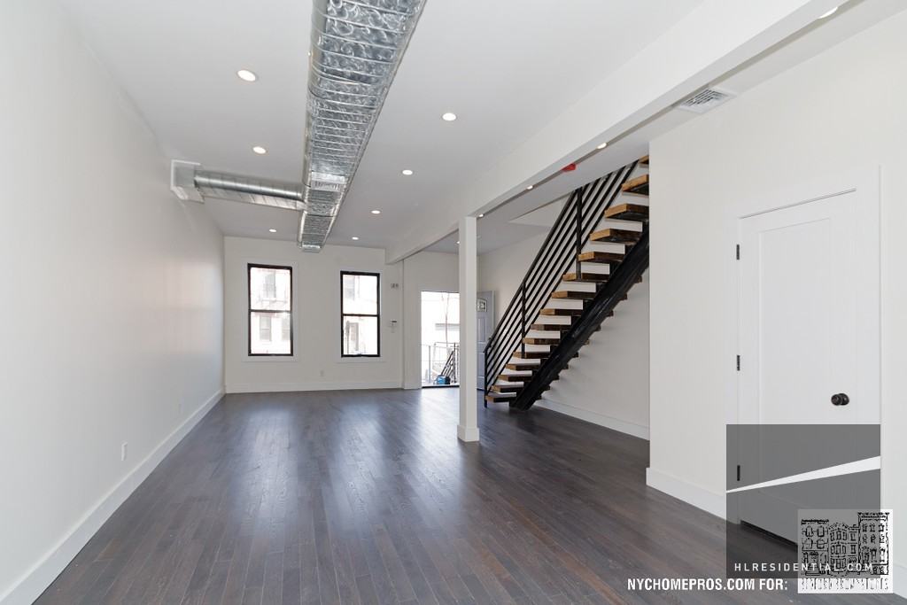 295 Cooper St - Photo 2 of 6