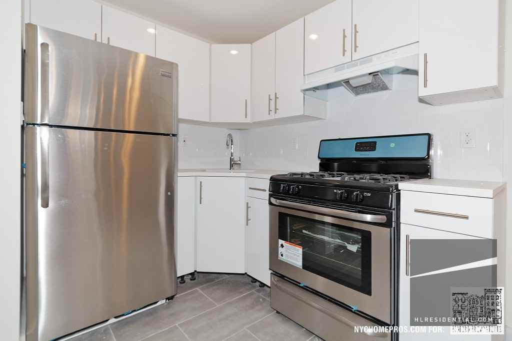 295 Cooper St - Photo 3 of 6