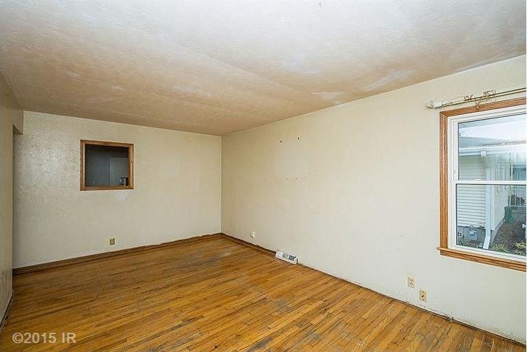 2700 E 38th Ct - Photo 2 of 3