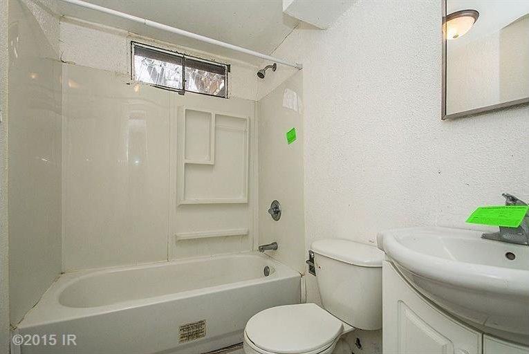 2700 E 38th Ct - Photo 3 of 3