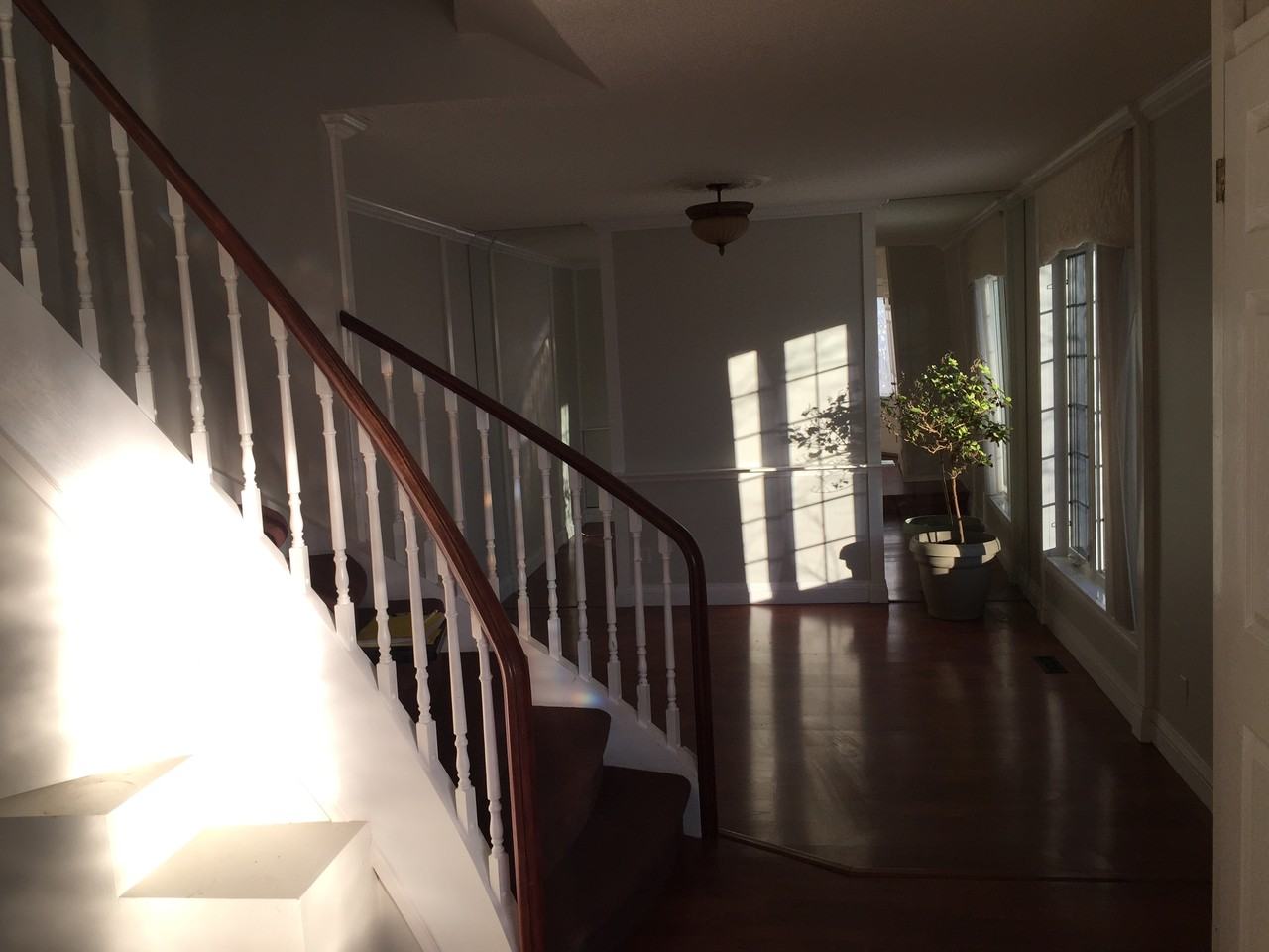 2736 39 St NW - Photo 3 of 10