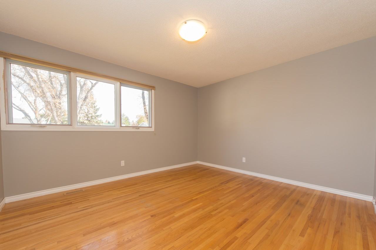 1050 Parker Dr - Photo 3 of 31