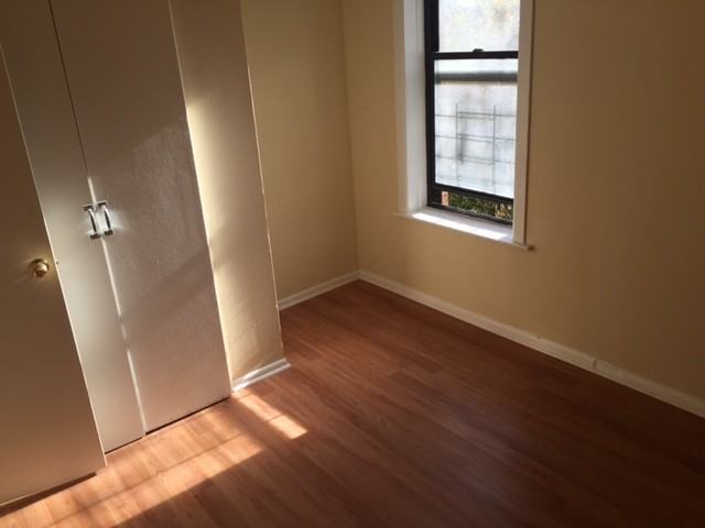 2061 Bainbridge Ave #2 - Photo 3 of 5
