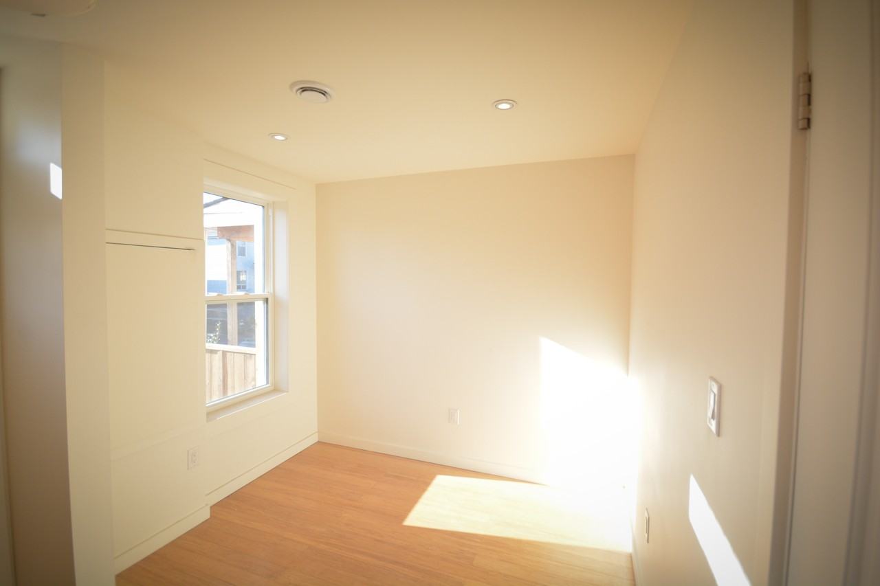 87 Wood St E - Photo 3 of 11