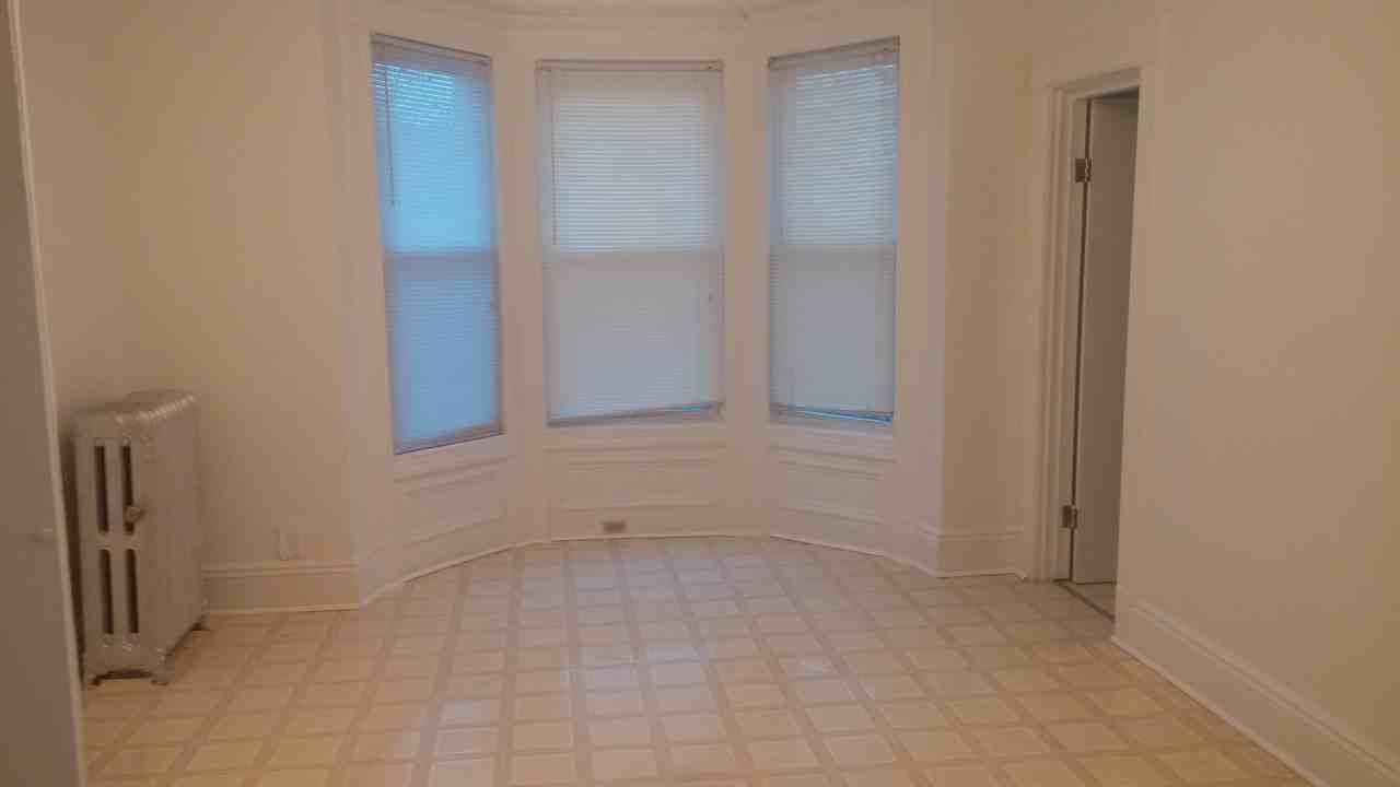 424 46th St - Photo 3 of 11