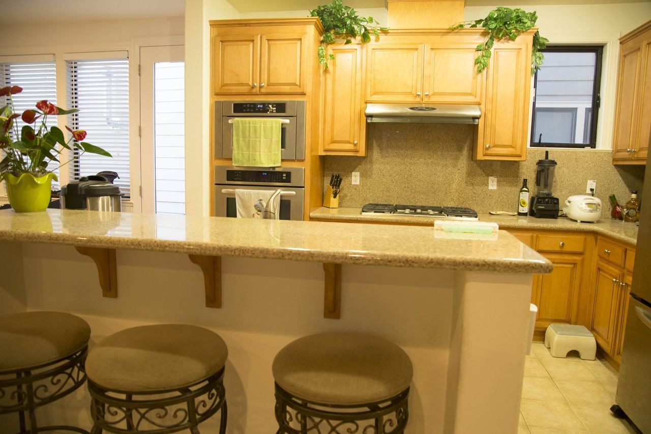 406 Spruce Ln - Photo 3 of 10