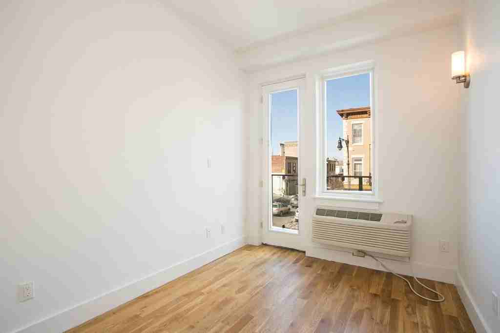 588 Myrtle Ave #402 - Photo 3 of 10