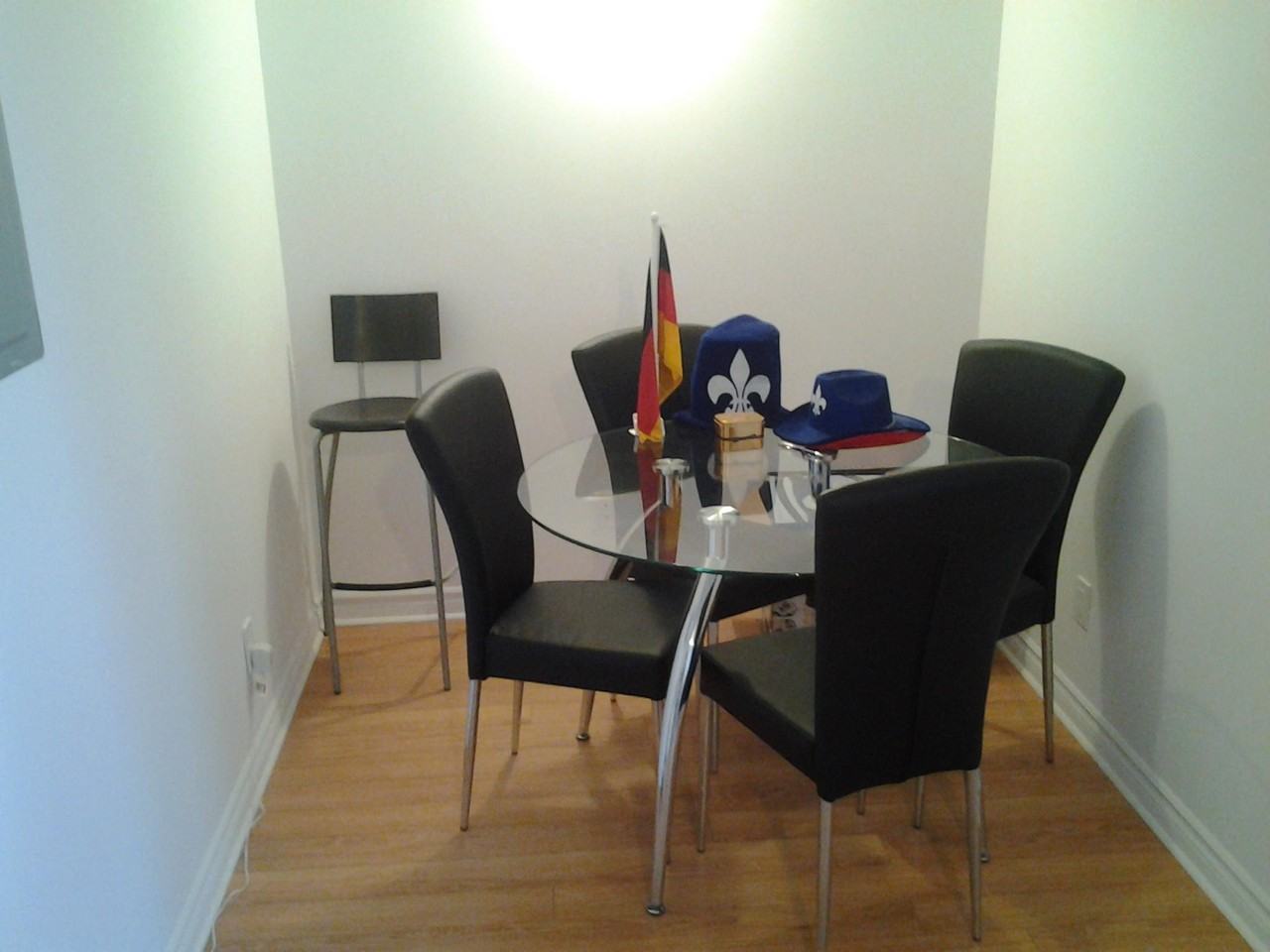 385 Boulevard Deguire - Photo 2 of 12