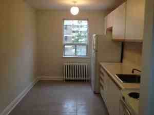 1524 Bathurst St - Photo 3 of 4