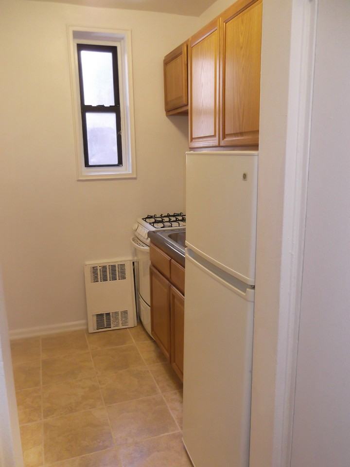 191 17th St #1 - Photo 2 of 4