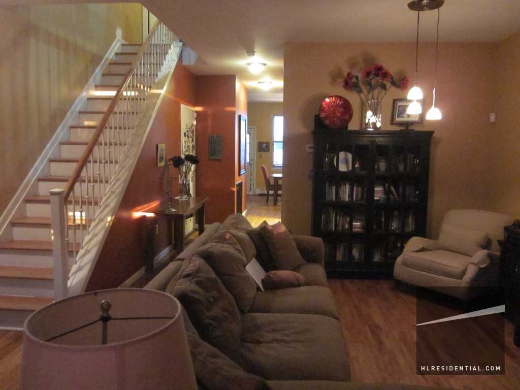 150 Columbia St - Photo 2 of 9