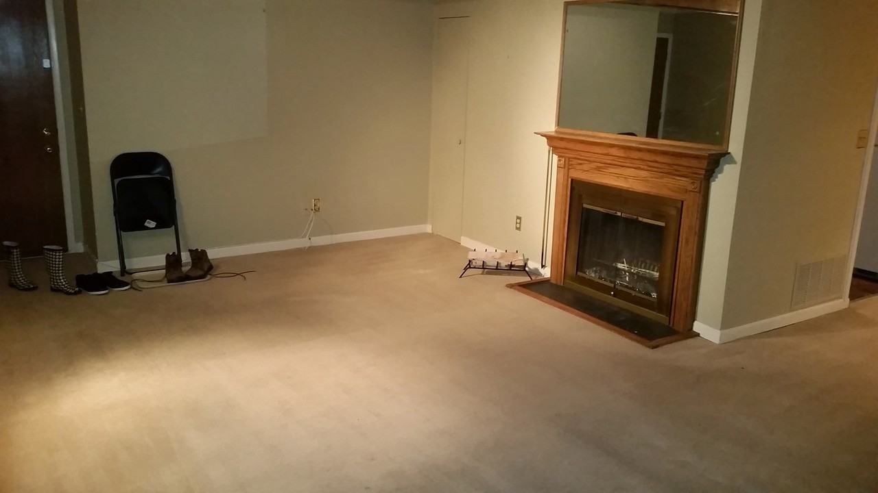 8 Warren Lodge Ct #1B - Photo 2 of 8