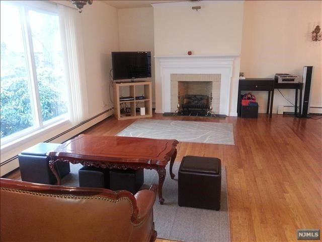 26 Bayview Ave - Photo 2 of 10