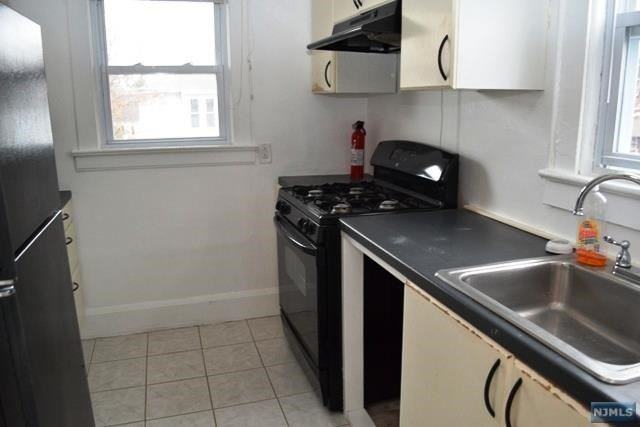 18 Colling Ave #2ndFL - Photo 3 of 9