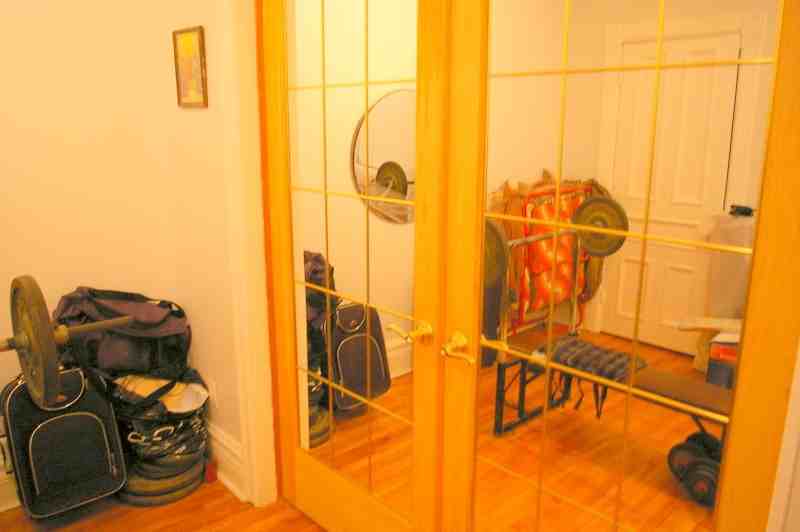 256 Rue Villeneuve O - Photo 3 of 9