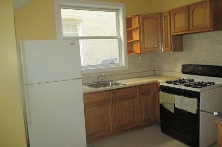 3360 Bainbridge Ave - Photo 2 of 11