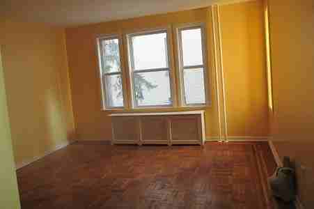 3360 Bainbridge Ave - Photo 3 of 11