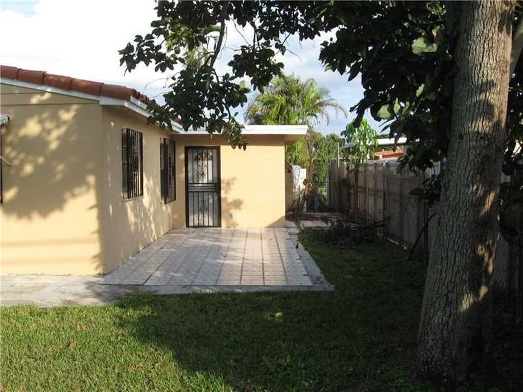 5958 W 13th Ct #0 - Photo 3 of 9