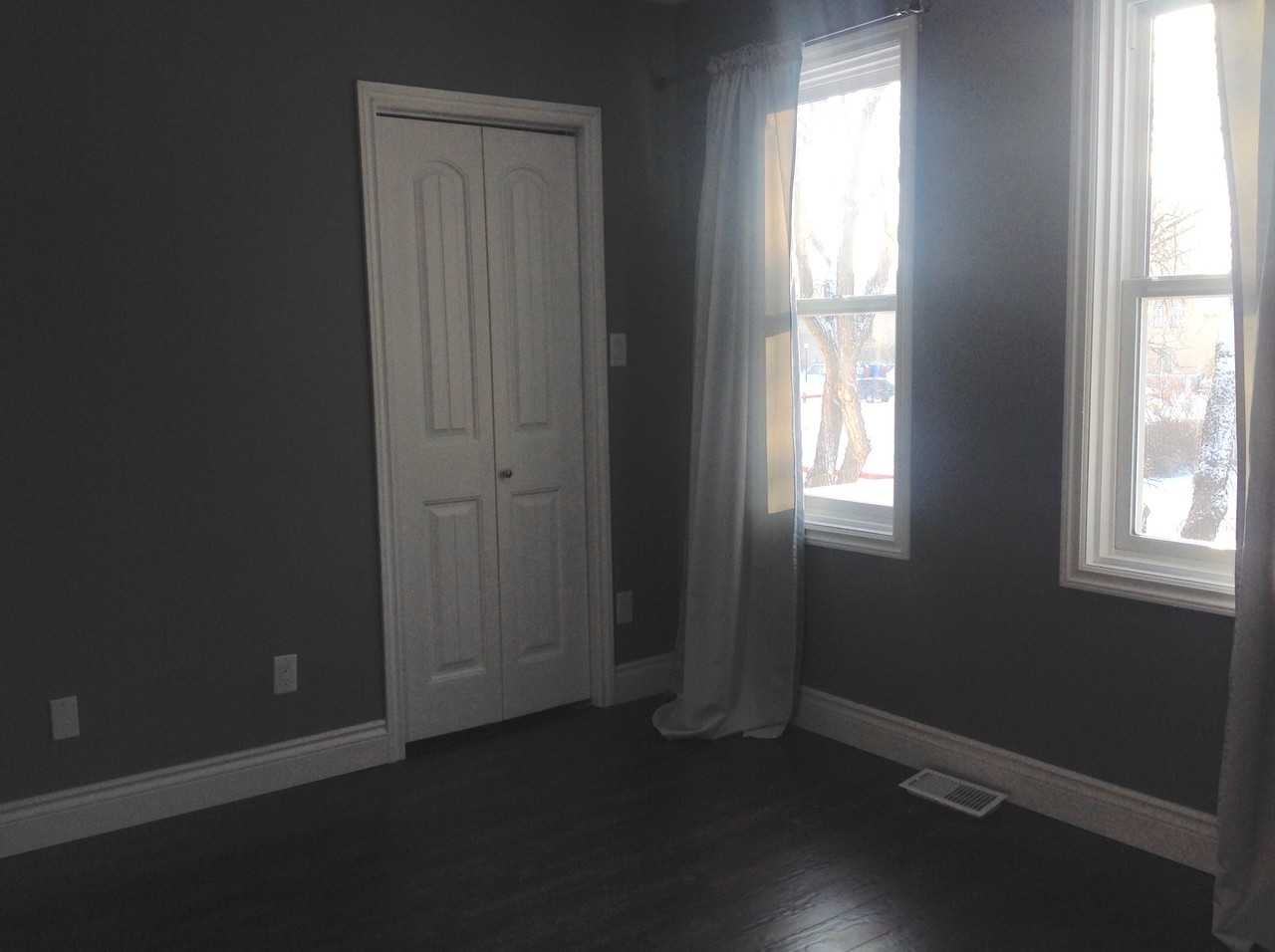 2037 Princess Ave - Photo 2 of 9